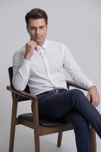 Slim Fit Doku Desenli Yaka Zincirli Beyaz Gömlek GK 629