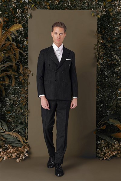 Slim Fit Çift Yırtmaç Çizgili Siyah Kruvaze Takım Elbise TK 884