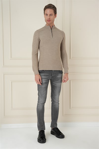Slim Fit Dokuma Desenli Fermuarlı Yarım Balıkçı Yünlü Vizon Triko Kazak TR 893