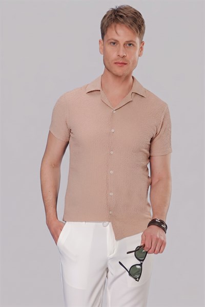 Slim Fit Gofre Kumaş Apaş Yaka Kısa Kollulu Bej Gömlek G 1536