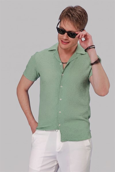 Slim Fit Gofre Kumaş Apaş Yaka Kısa Kollulu Yeşil Gömlek G 1536