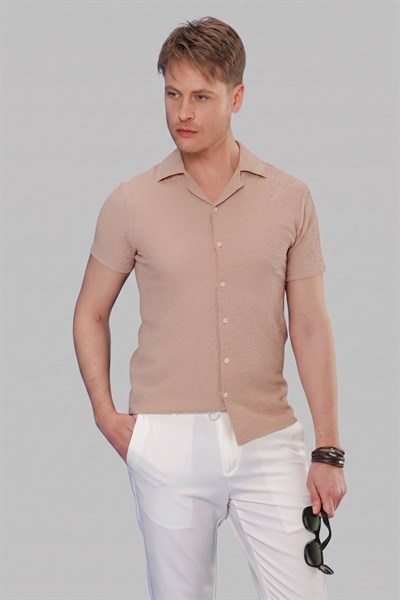 Slim Fit Gofre Kumaş Apaş Yaka Kısa Kollulu Bej Gömlek G 1536