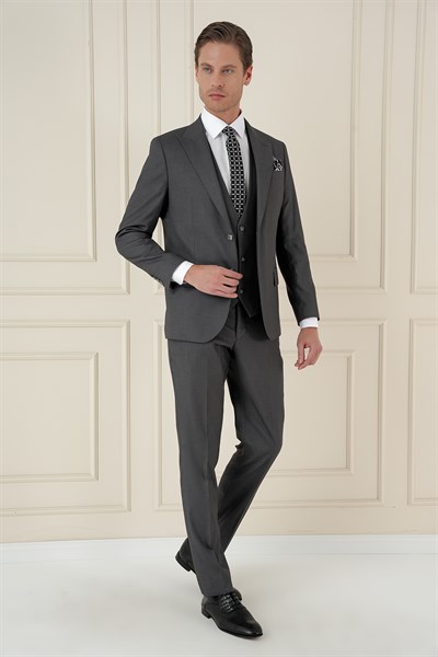 Slim Fit Kırlangıç Yaka Dokulu Füme Yelekli Takım Elbise TK 907