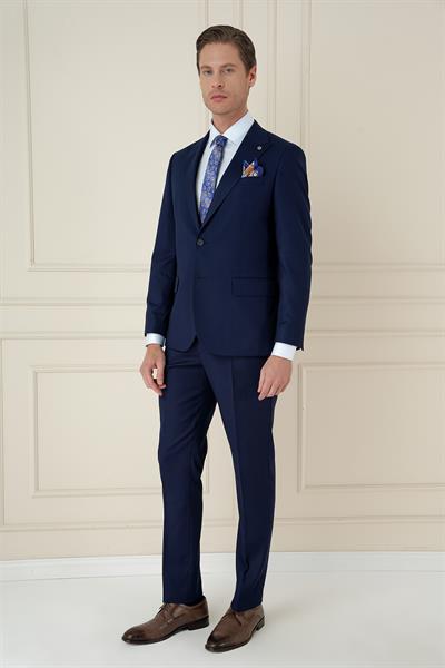 Slim Fit Kırlangıç Yaka Dokulu Lacivert Yelekli Takım Elbise TK 907