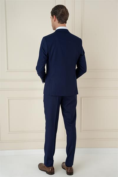 Slim Fit Kırlangıç Yaka Dokulu Lacivert Yelekli Takım Elbise TK 907