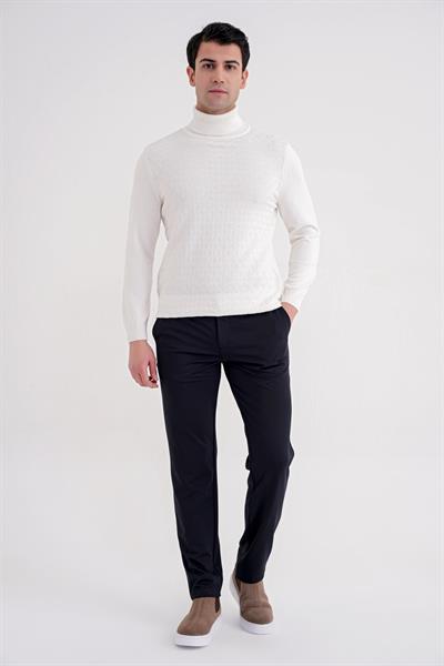 Comfort Fit Baklava Desenli Balıkçı Yaka Yünlü Ekru Triko Kazak TR 895