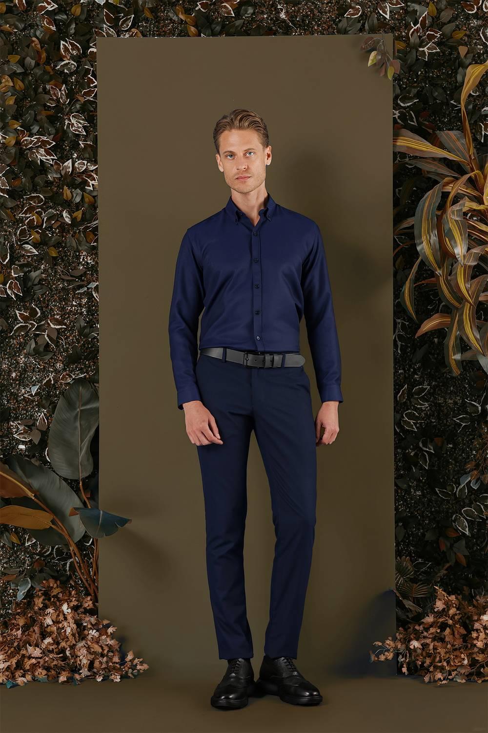 GK 686 Slim Fit Lacivert Klasik Gömlek