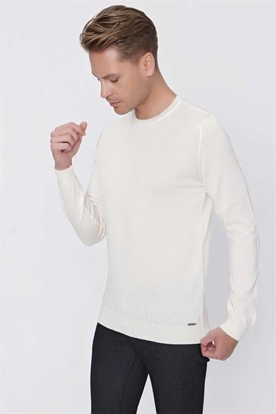 TR 840 Slim Fit Beyaz Klasik Triko