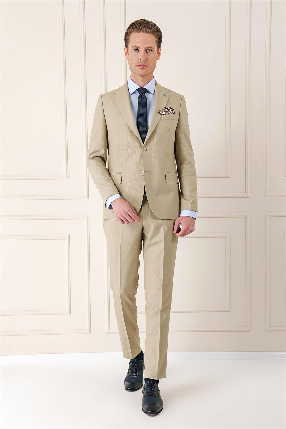 Tk 893 Slim Fit Jakarlı Çift Yırtmaç Klasik Bej Takım Elbise