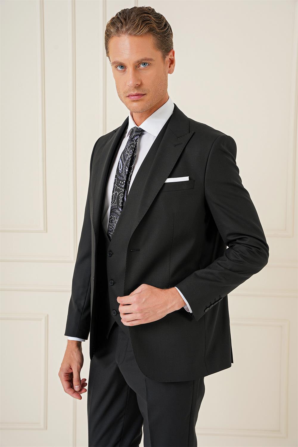 Tk 895 Slim Fit Kırlangıç Yaka Çift Yırtmaçlı Yelekli Klasik Siyah Takım Elbise