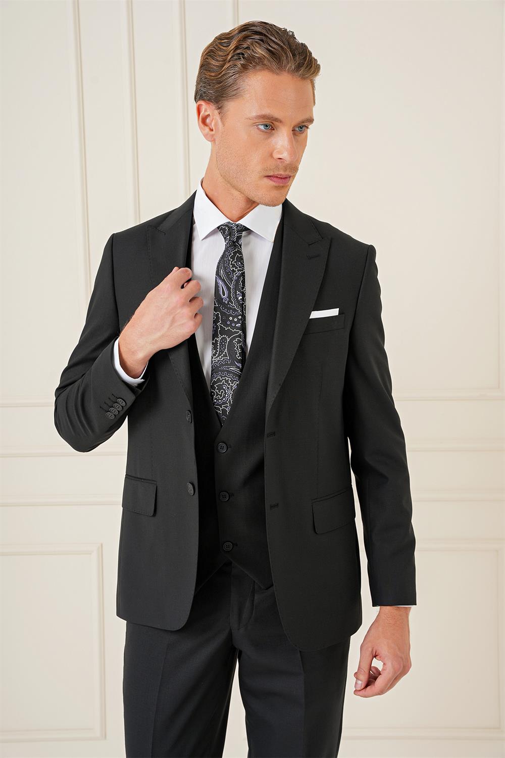 Tk 895 Slim Fit Kırlangıç Yaka Çift Yırtmaçlı Yelekli Klasik Siyah Takım Elbise