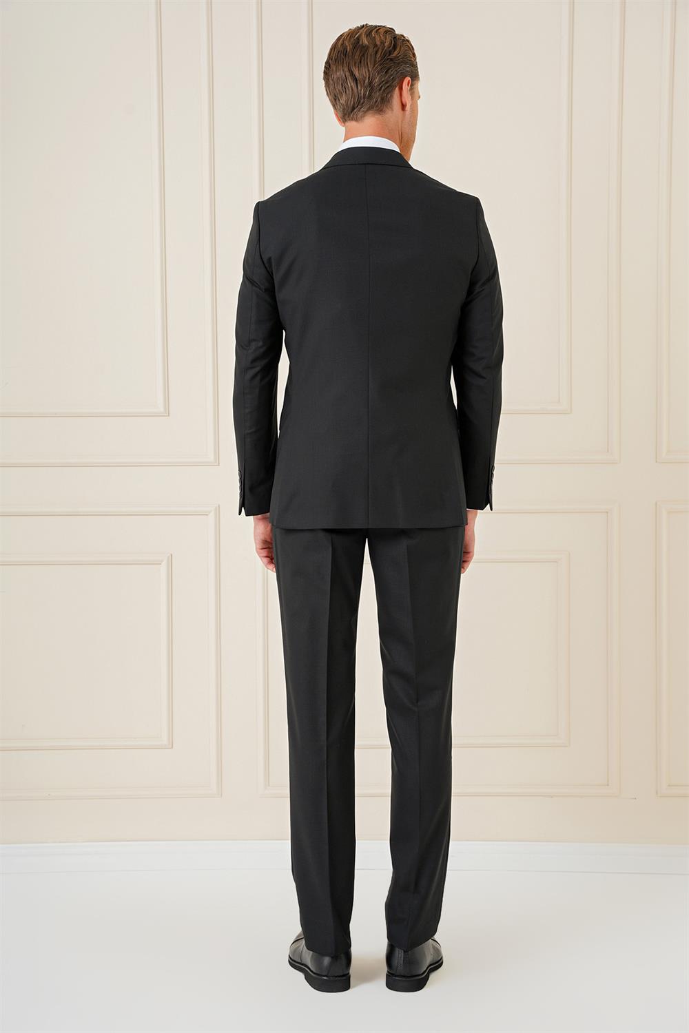 Tk 895 Slim Fit Kırlangıç Yaka Çift Yırtmaçlı Yelekli Klasik Siyah Takım Elbise