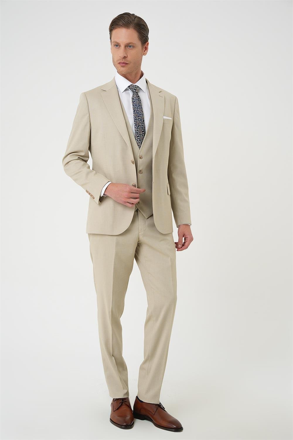 Tk 898 Slim Fit Dokulu Çift Yırtmaç Yelekli Klasik Bej Takım Elbise