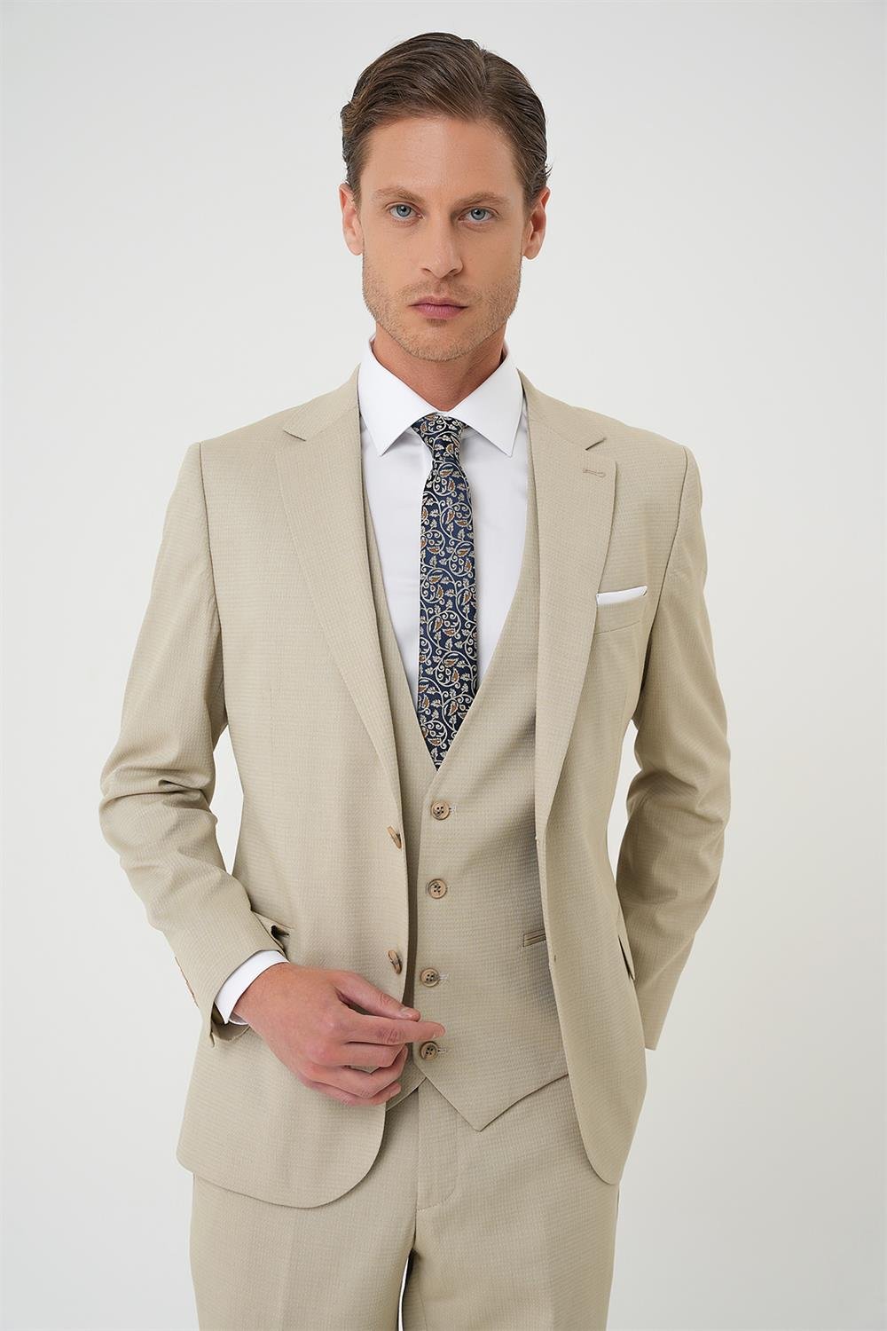 Tk 898 Slim Fit Dokulu Çift Yırtmaç Yelekli Klasik Bej Takım Elbise