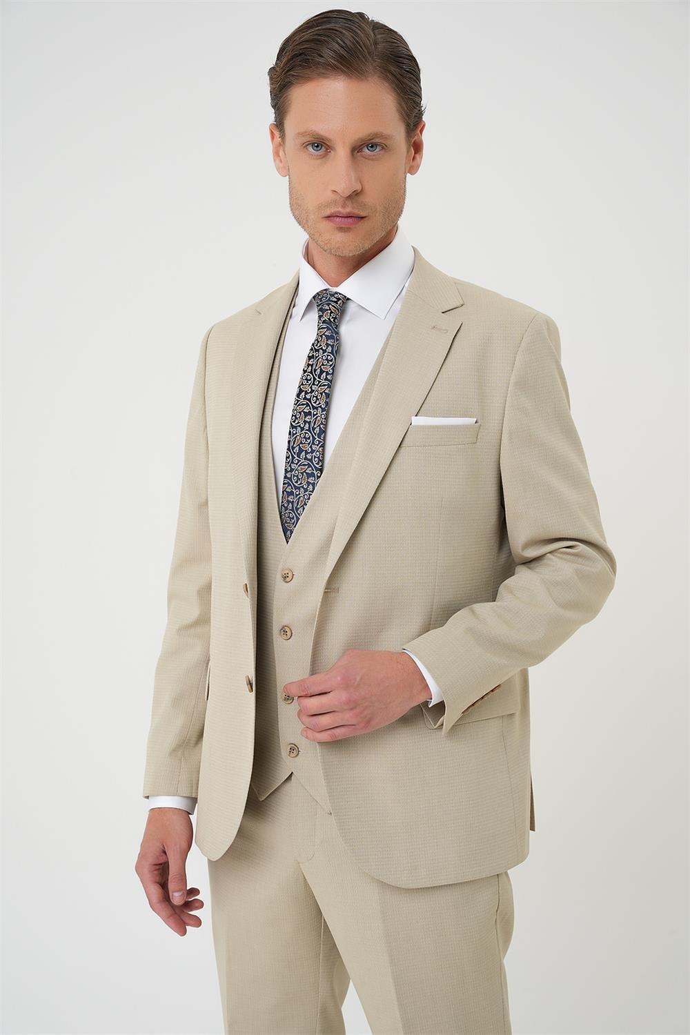 Tk 898 Slim Fit Dokulu Çift Yırtmaç Yelekli Klasik Bej Takım Elbise