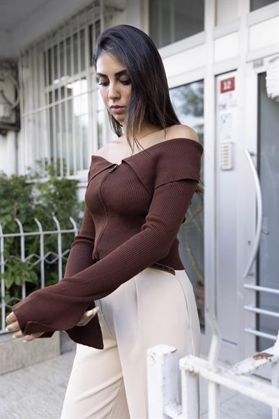 Madonna Yaka Fermuarlı Triko