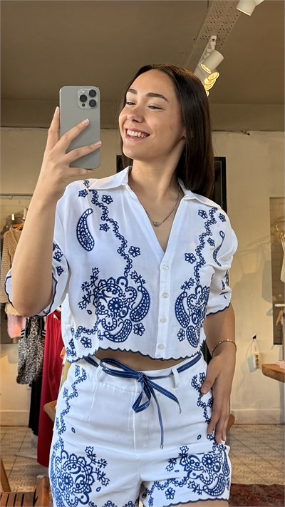Nakış İşlemeli Keten Bluz