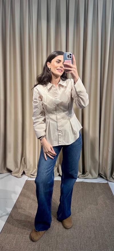 Belden Oturtmalı Krem Gömlek