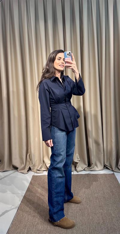 Belden Oturtmalı Lacivert Gömlek