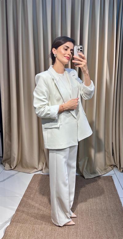 Çizgi Astarlı Beyaz Blazer Ceket