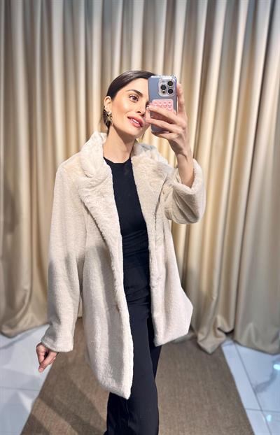 Düğmeli Krem Peluş Mont 