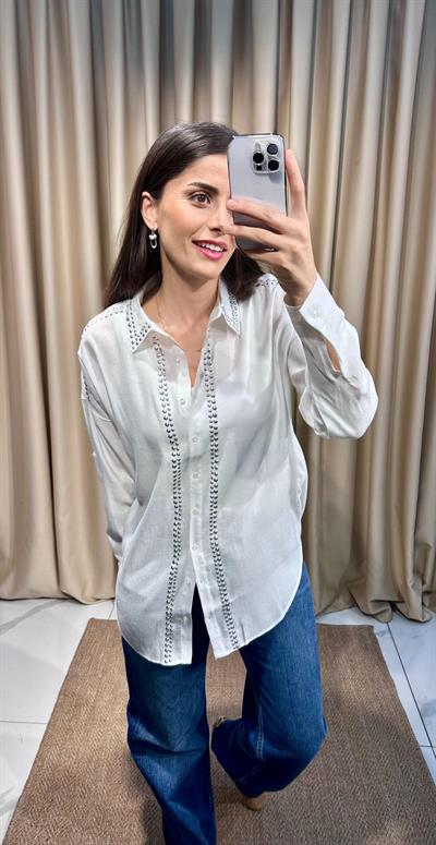 Zımba Detay Beyaz Keten Gömlek