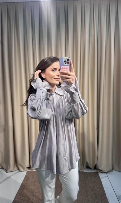 Gri Büzgülü Kol Detaylı Gömlek 