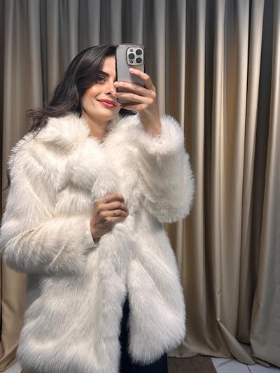 Madonna Beyaz Kürk