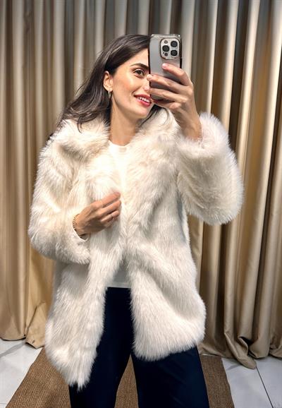 Madonna Beyaz Kürk