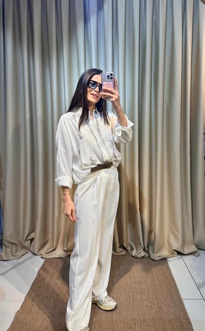 Tasarım İşlemeli Beyaz Gömlek