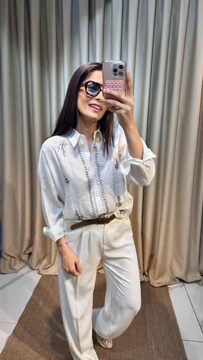 Tasarım İşlemeli Beyaz Gömlek