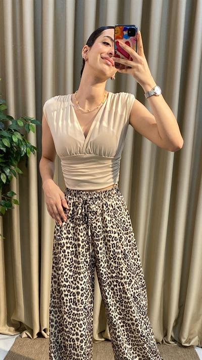 V Yaka Büzgülü Krem Bluz 