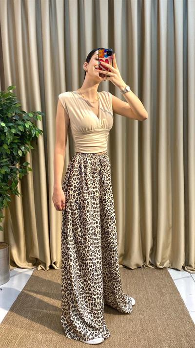 V Yaka Büzgülü Krem Bluz 