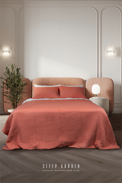 Sleep Garden Melora Yatak Örtüsü Seti Çift KişilikSleep Garden Melora Yatak Örtüsü Seti Çift Kişilik Turuncu - Kaliteli malzemelerden üretilmiş, şık tasarıma sahip çift kişilik turuncu yatak örtüsü seti Sleep Garden'da! Şimdi hemen inceleyin ve yatak odanıza renk katın.Sleep Garden