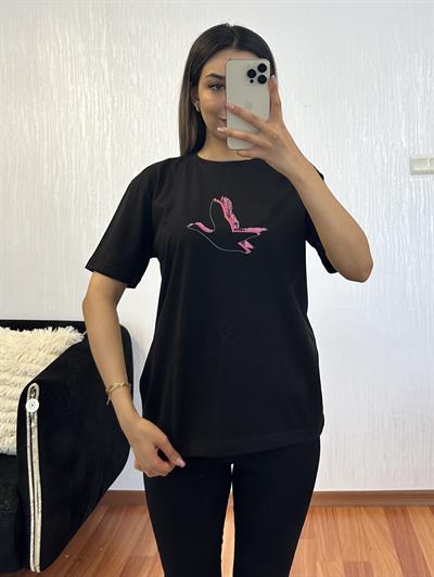 Marka Muadil Pembe Kuş Baskı Siyah Tişört