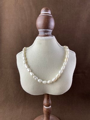 Hakiki İnci Kolye – Kararma Yapmaz Altın Kaplama, Alerji Yapmaz, El Yapımı Doğal İnci Tasarım, Zarif ve Şık Takı ARY006