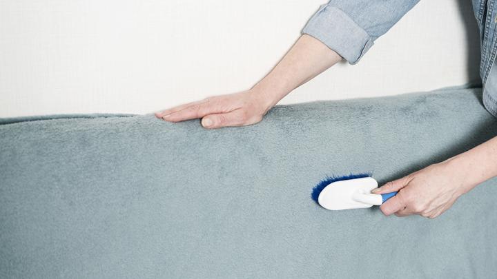 Çamaşır Suyu Lekesi Nasıl Geçer? Mobilya İçin Yöntemler