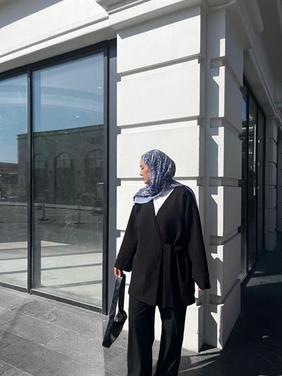 Siyah Bağlamalı Ceket