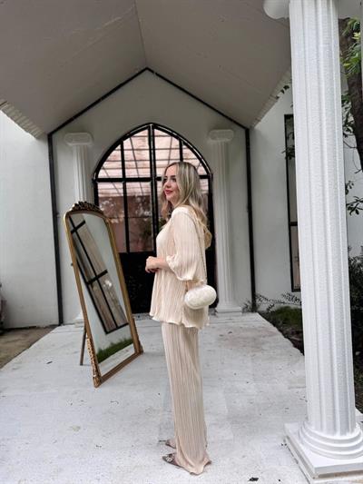 Almila Volanlı Tasarım Pilise Takım Ekru