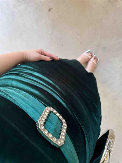 Amber Omuz Dekolteli Kruvaze Model Kadife Elbise Zümrüt