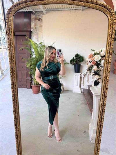 Amber Omuz Dekolteli Kruvaze Model Kadife Elbise Zümrüt