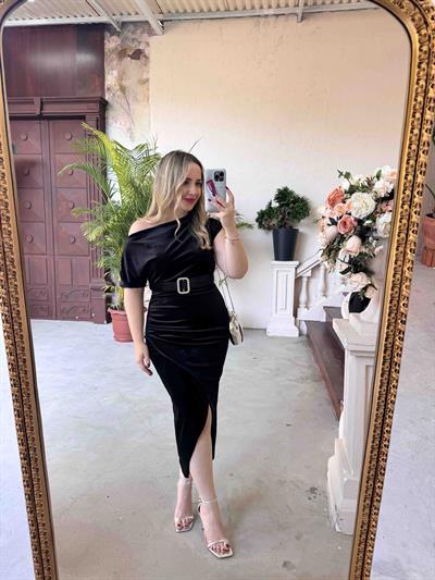 Amber Omuz Dekolteli Kruvaze Model Kadife Elbise Siyah