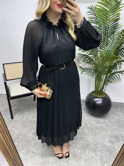 Amber Yaka Detaylı Beli Lastikli Şifon Elbise Siyah