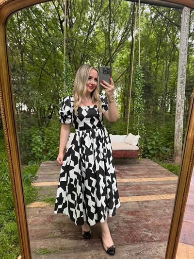 Balon Kol Siyah Beyaz Desenli Kare Yaka Poplin Elbise