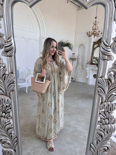 Belden Lastıklı Yarasa Kol Püskül Detaylı İthal Elbise Bej