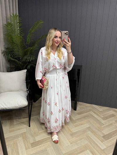 Bella Nakiş İşlemeli Premium İthal Takım Beyaz