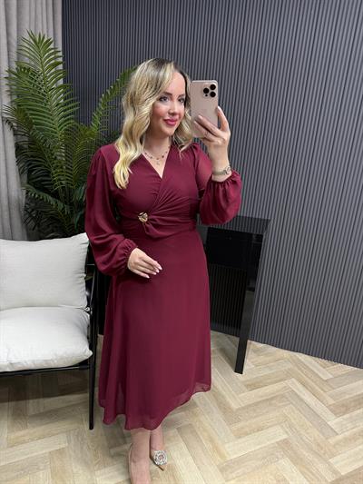 Broş Aksesuarlı Şifon Elbise Bordo