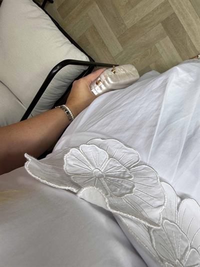 Çiçek Aplikeli Tasarım Poplin Elbise Beyaz