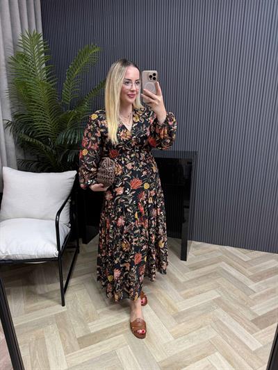 Çiçekli Şifon Kumaş Beli Lastikli Şifon Elbise Siyah Desenli