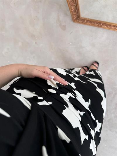 Drapeli Düğme Detaylı Siyah Beyaz Elbise